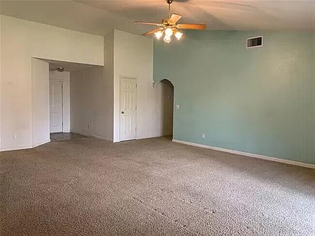 Building Photo - Located in the desirable area