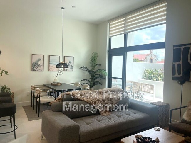 Building Photo - Zahrada 2- An enclave in Downtown Sarasota