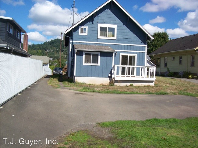 Building Photo - 657 SW Chehalis Ave