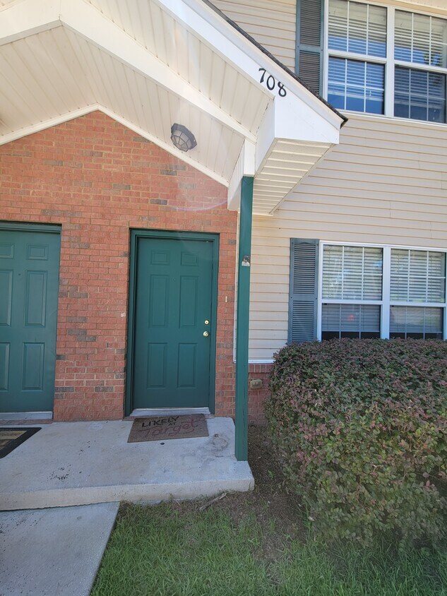 Foto principal - 2403 Hartsfield Rd