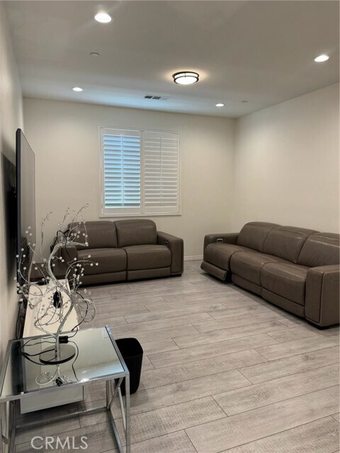 Foto del edificio - 16150 Grassland Ave