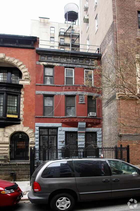 Building Photo - 256 W 75th St