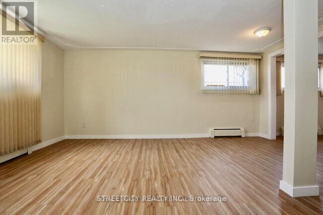 Building Photo - 394 Thiel St