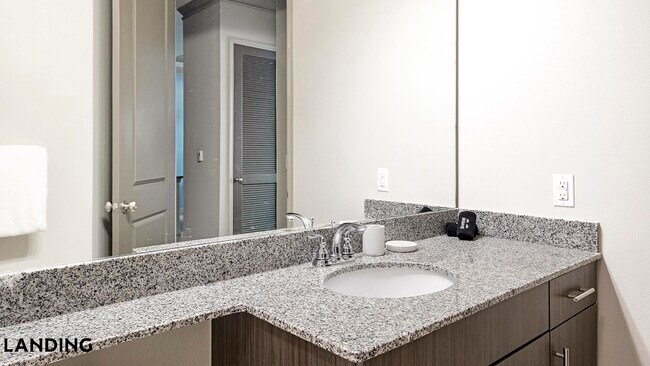 Foto del edificio - 3505 W Sam Houston Pkwy S