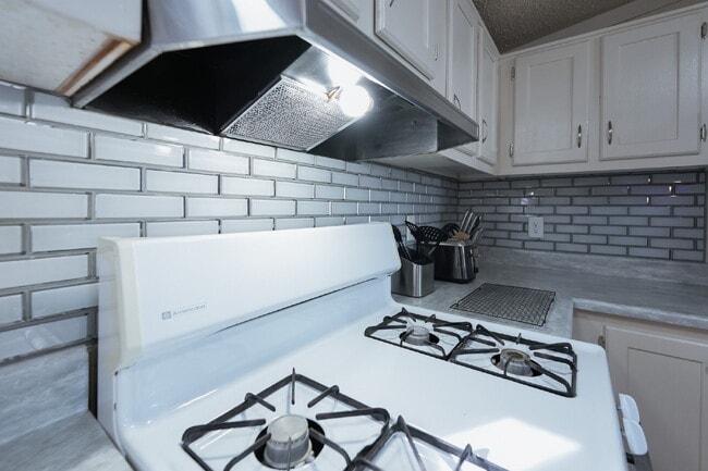 Foto del edificio - Modern 2-Bedroom/2 Bath Home