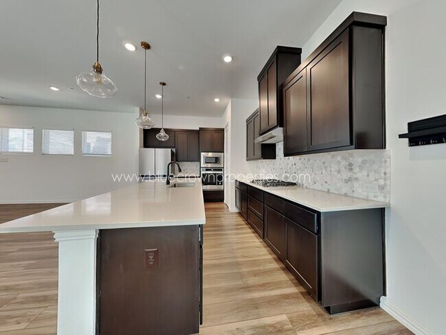 Building Photo - 6209 Queens Path