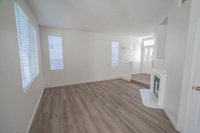 Foto del edificio - Charming 3-Bedroom Home with Large Loft or Alternate 4th Bedroom!