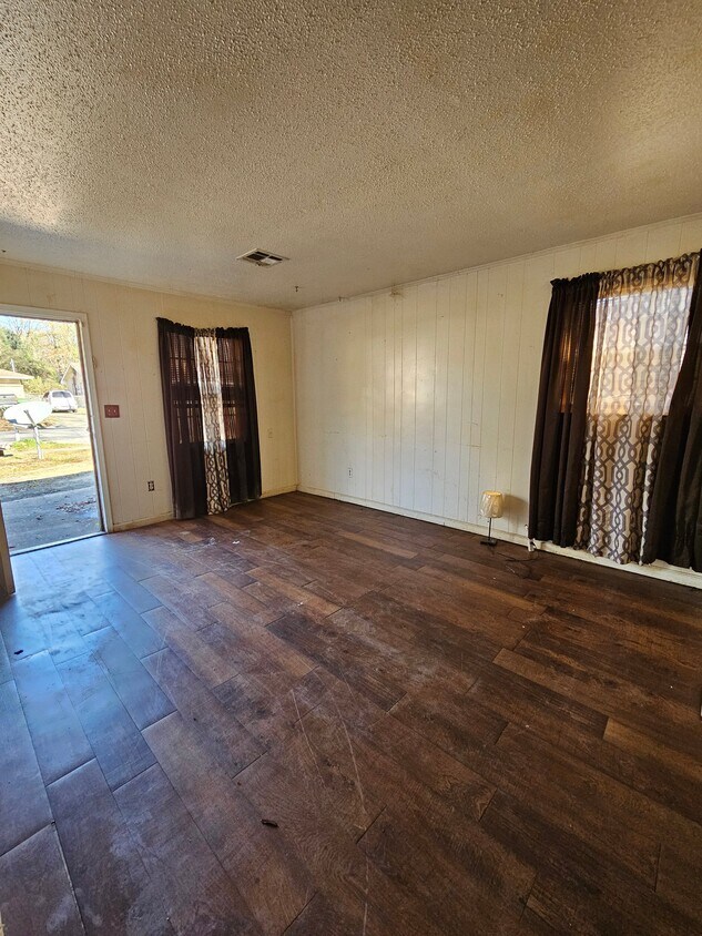 Building Photo - 4129 Piedmont Dr