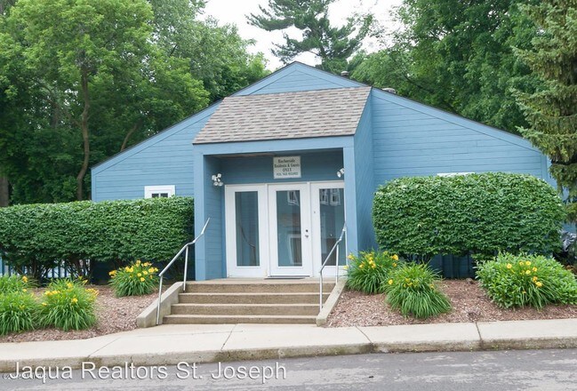 Building Photo - 261 Black River St