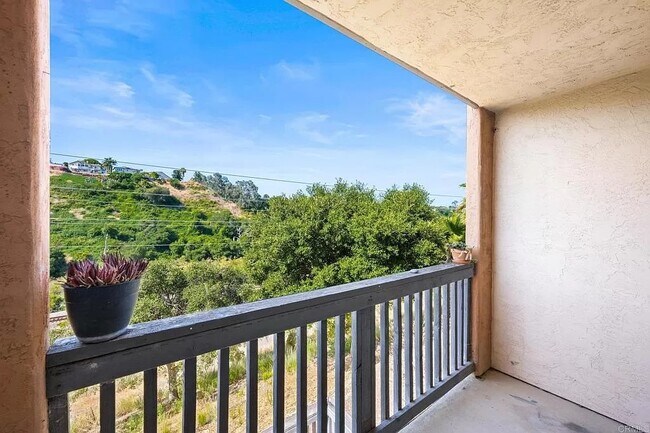 Building Photo - 7150 Shoreline Dr