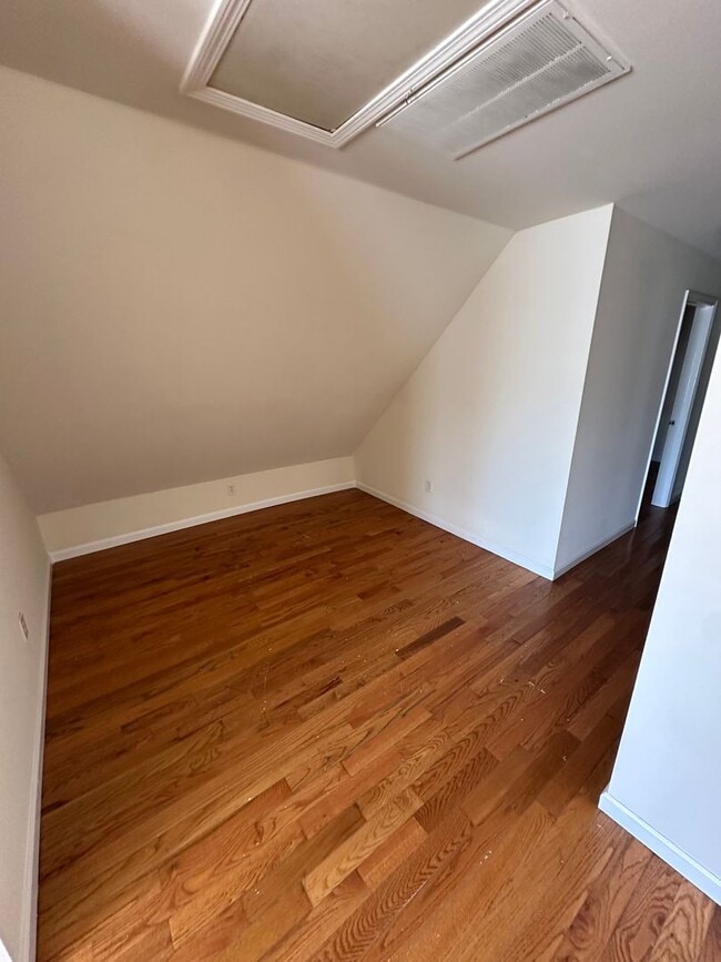 Building Photo - 126 James St