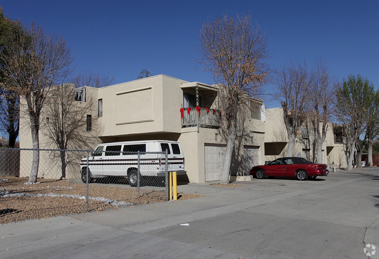 Primary Photo - 16420 W Joy St