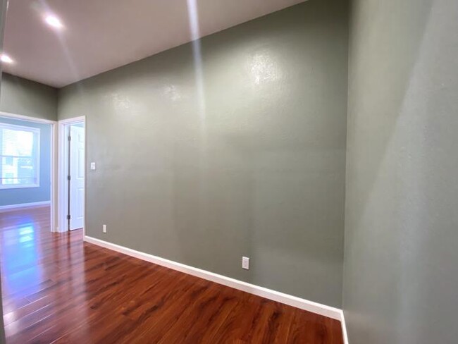 Building Photo - 2 bedroom in San Francisco CA 94108