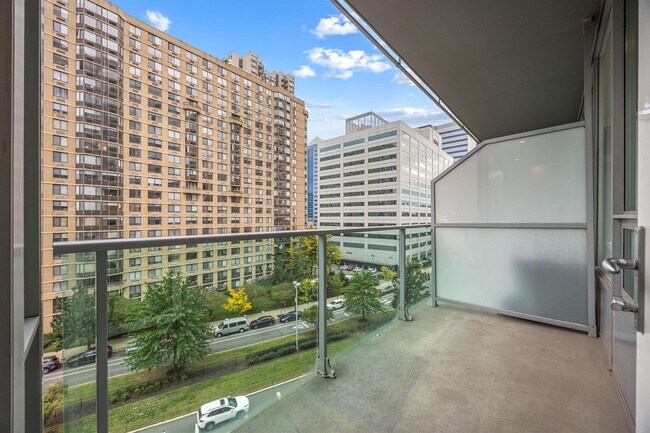 Foto del edificio - 20 Newport Pkwy