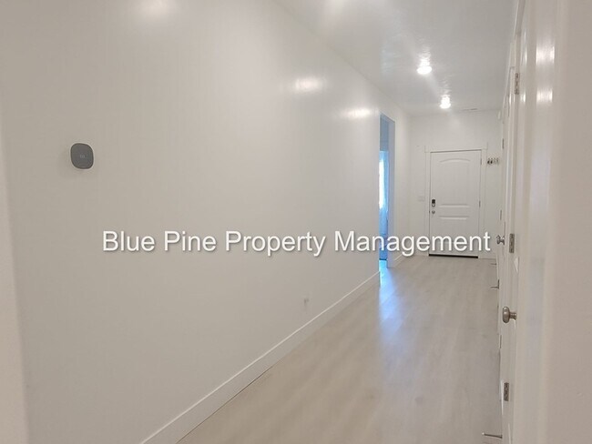 Building Photo - 2940 East Brooklyn Street