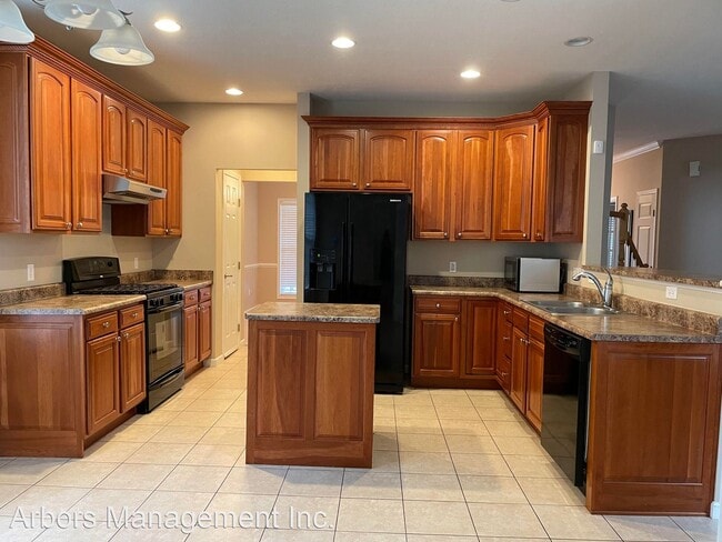 Building Photo - 3 br, 2.5 bath House - 671 Arbor Ct.