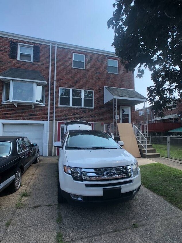 Primary Photo - Newer & Modern 3 Bed., 1.5 Bath Home w/W/D...
