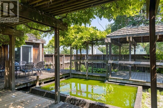 Building Photo - 89 Byron St