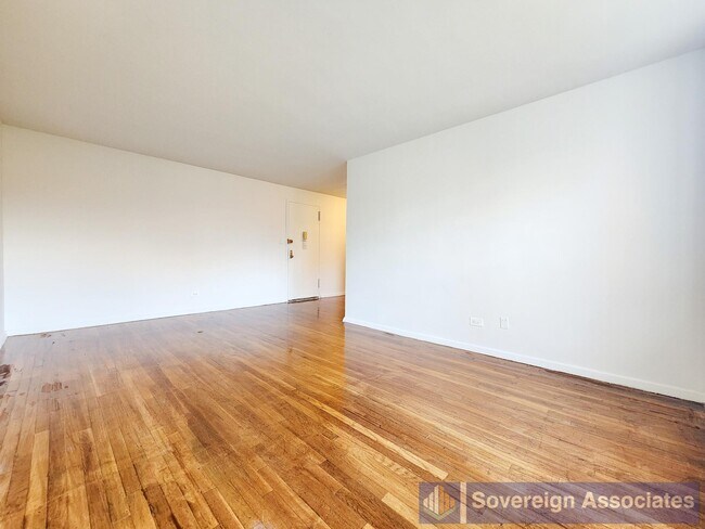 Foto del edificio - 3555 Oxford Ave
