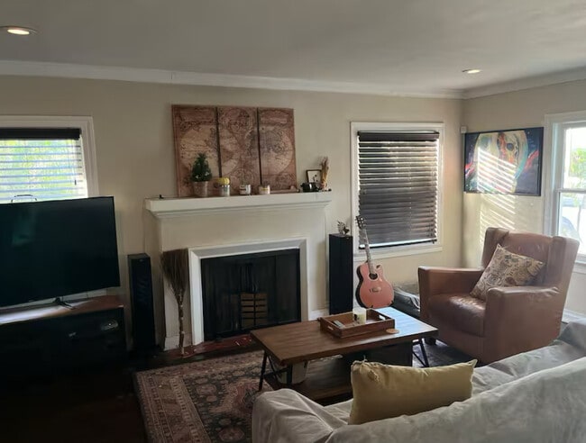 Living room - 1220 E Mohawk Ave