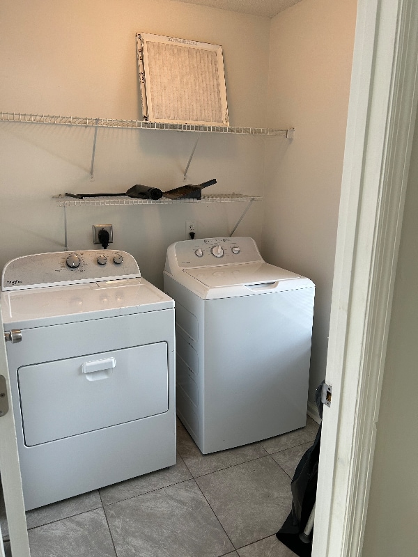 Building Photo - 305 Rose Marie Ln