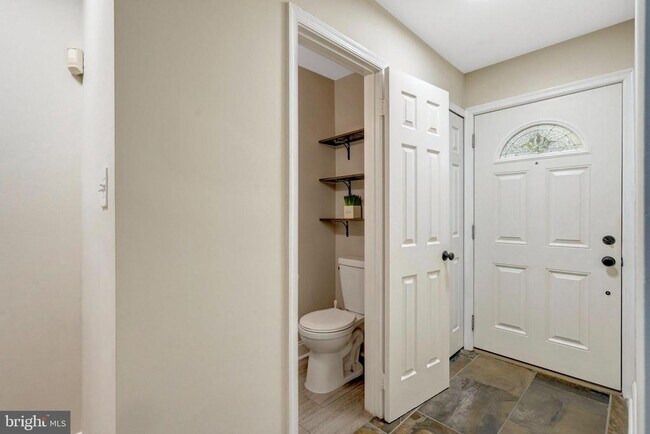 Foto del edificio - 8482 Springfield Oaks Dr