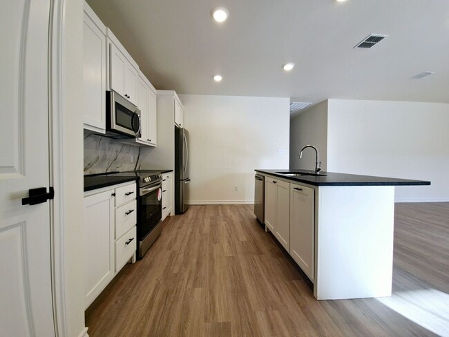 Building Photo - Brand New 2 Bedroom Townhome in Escondido ...
