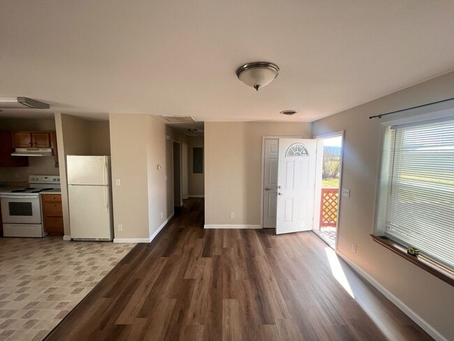 Building Photo - Duplex in McGaheysville