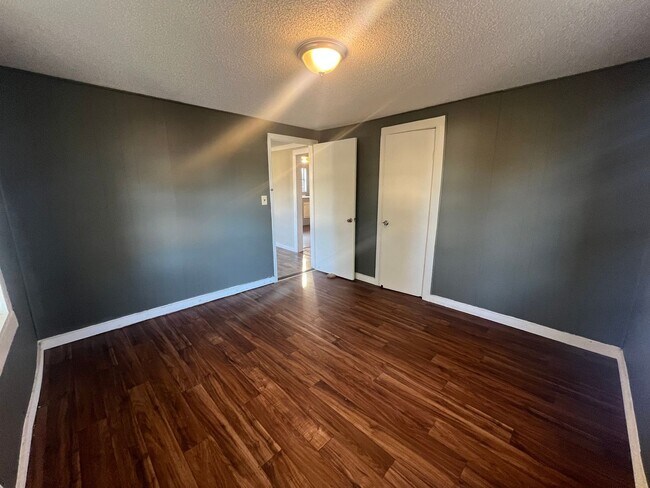 Foto del edificio - 2 Bedroom 1 Bathroom Home off Fosters Ferry