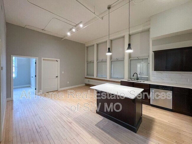 Building Photo - 1409 N Washington Ave