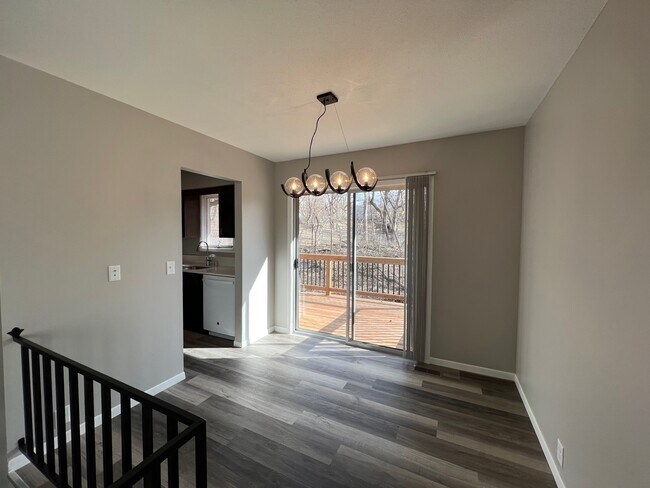 Building Photo - 3805 Maquoketa Dr