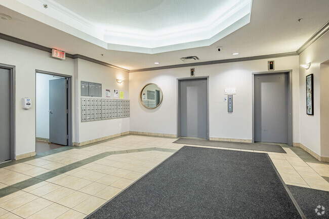 Lobby Photo - Summit Square & Summit Court Apartments