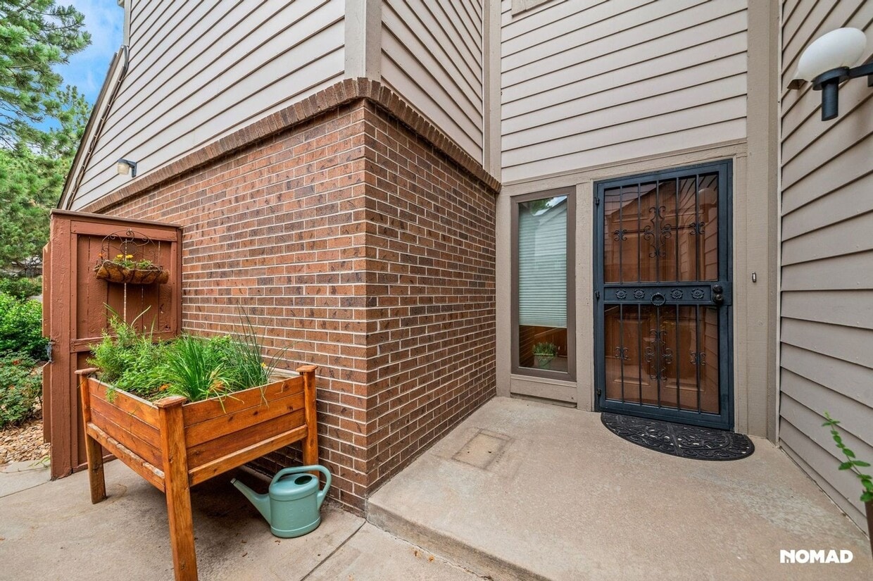 Primary Photo - Charming 1BR Townhome in Lakewood