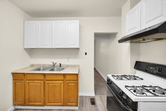 Building Photo - 210 1/2 N Peach St