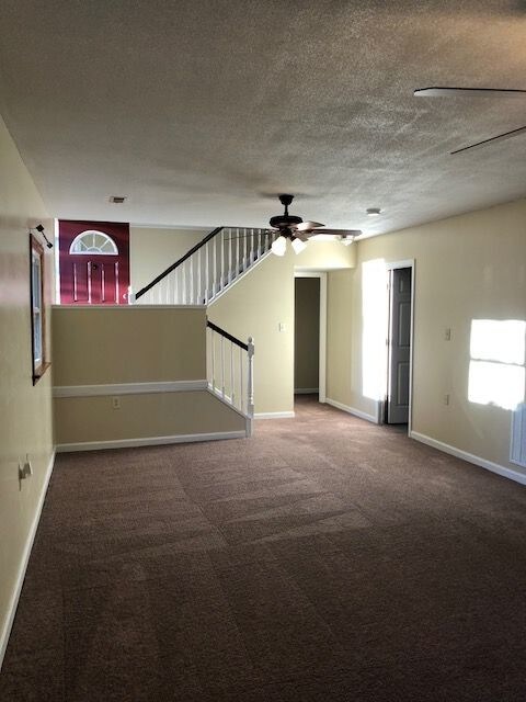 Foto del edificio - Large Split-Level Home Near Harrison Crossing