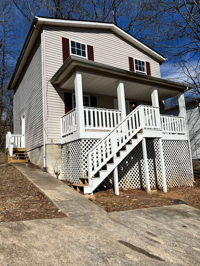 Building Photo - 829 Sylvan Dr