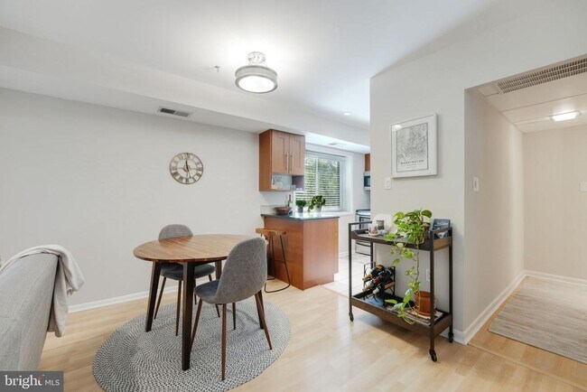 Foto del edificio - 3340 S 28th St