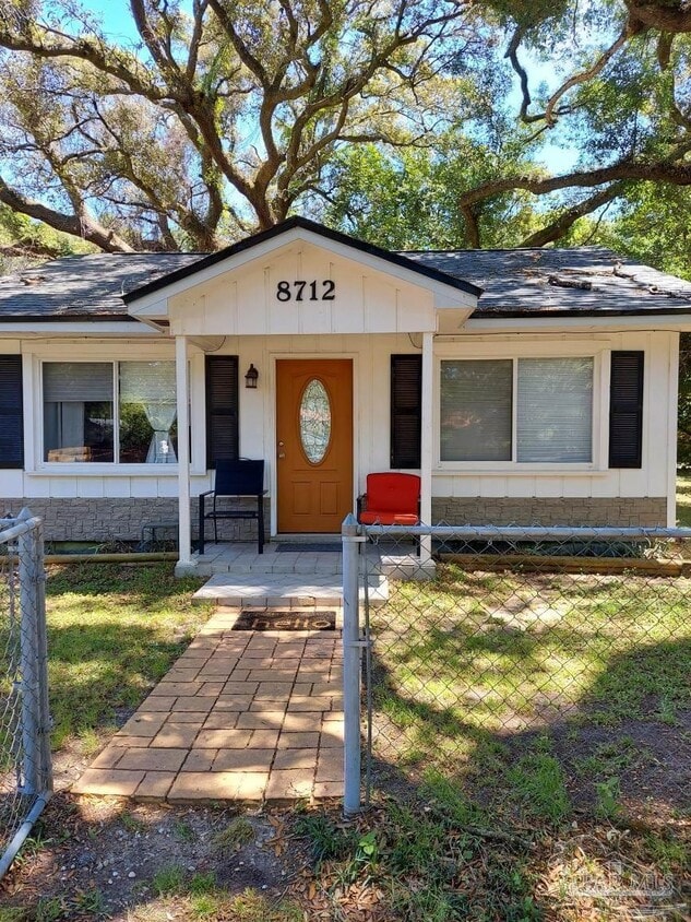 Primary Photo - 8712 Fowler Ave