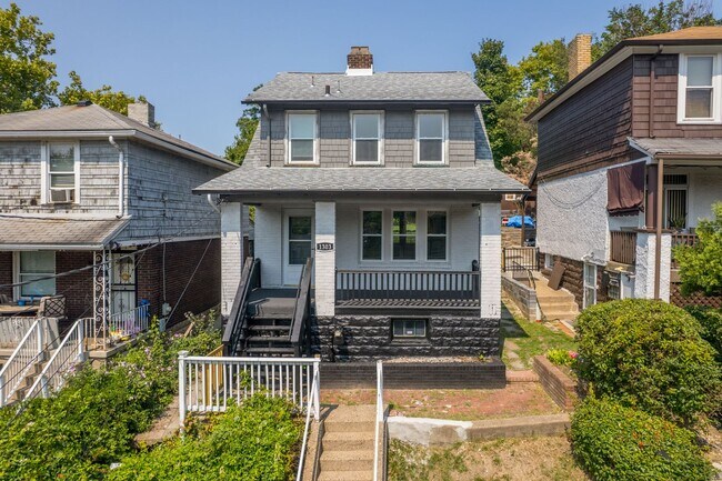 Foto del edificio - Amazing 3 bedroom home in Wilkinsburg available November 1!
