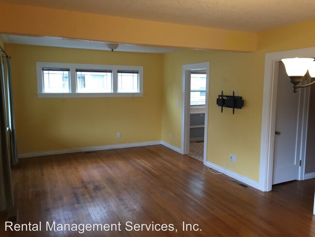 Building Photo - 3 br, 2 bath House - 2220 SE 26th Ave