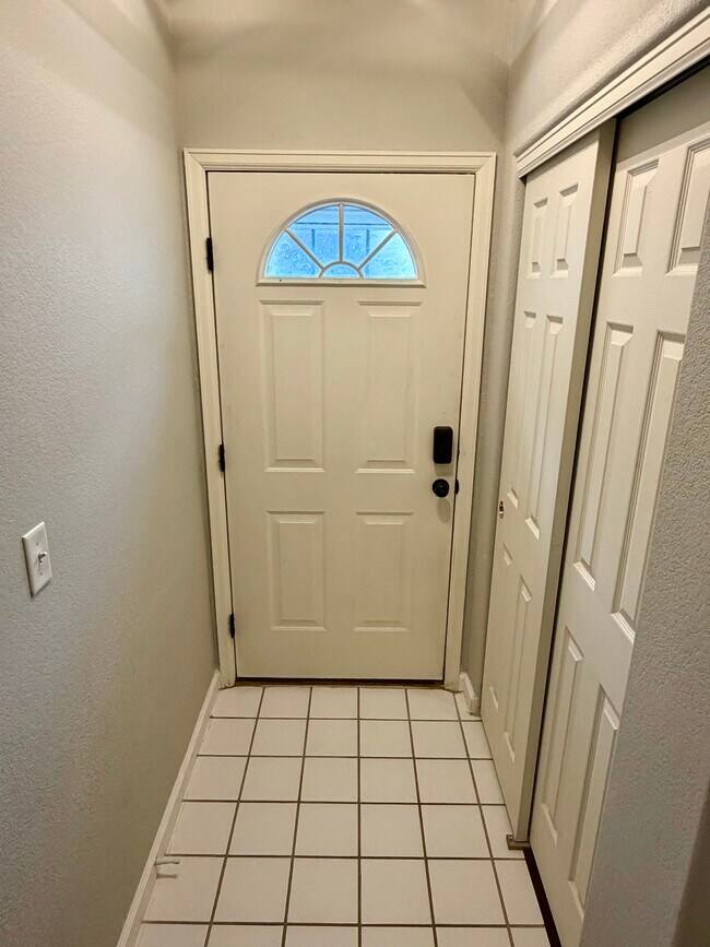 Puerta principal - 5151 29th St