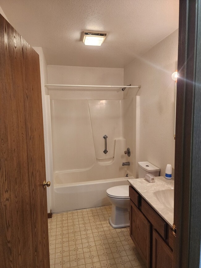 Foto del edificio - 1490 Tower Dr