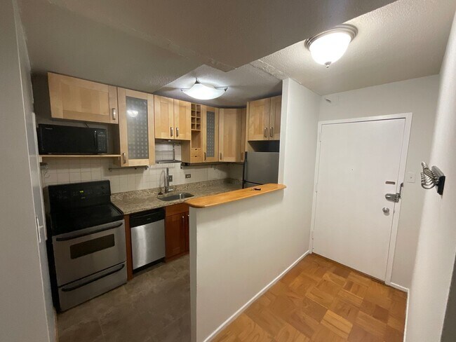 Building Photo - Spacious RiverPark 1 bedroom located near ...