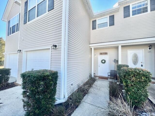 Building Photo - 123 Farrah Ave