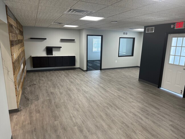 Foto del edificio - 1114 E Main St