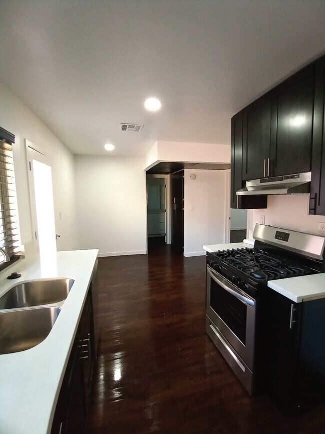 Tobias Villas Apartments in Panorama City, CA