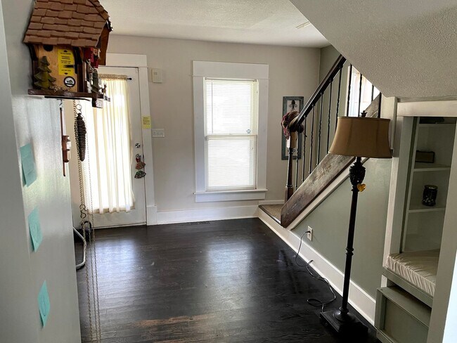 Building Photo - ADORABLE 2 Story Home
