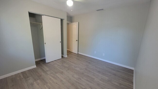 Foto del edificio - 617 59th Ave Dr W
