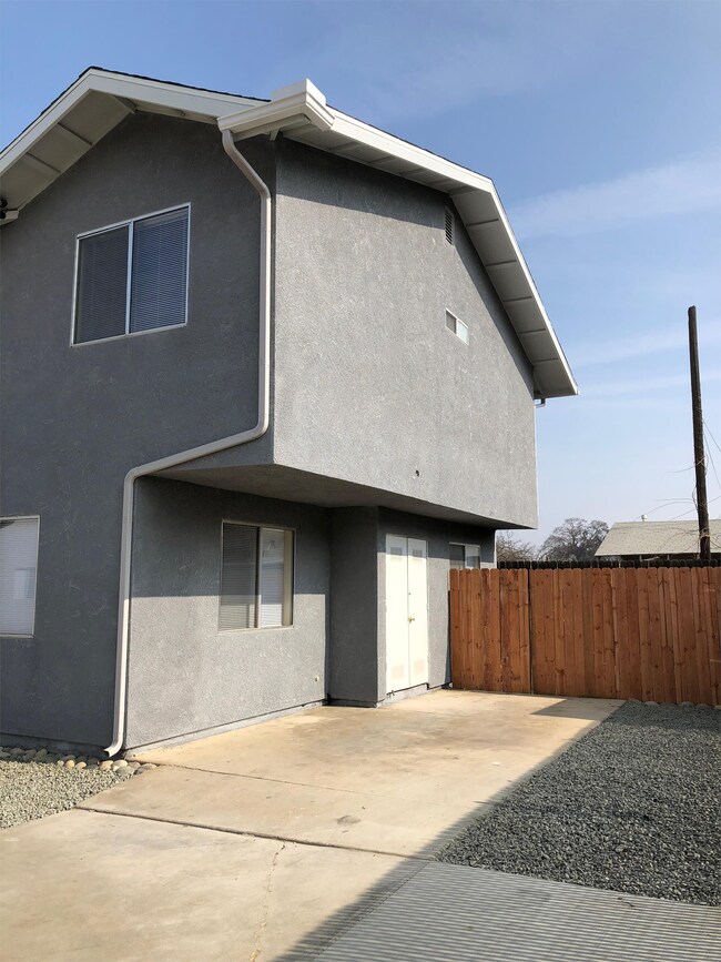 Building Photo - 4645 W Noble Ave