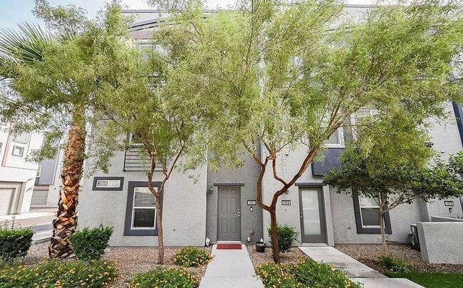 Foto del edificio - Unique condo with rooftop Strip Views and modern amenities.